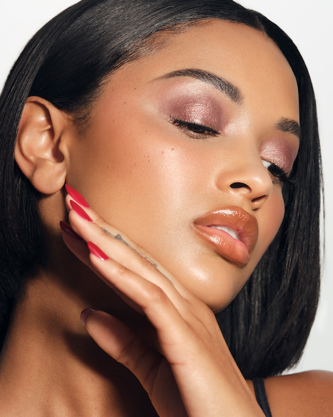 Create Stunning Looks! Multi-Chromatic Eyeshadow for Instant Radiance 111